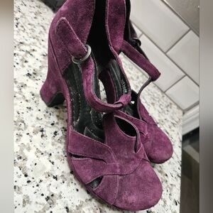 Born crown  Purple Suede Heels T Strap Heels Sz 8.5 40